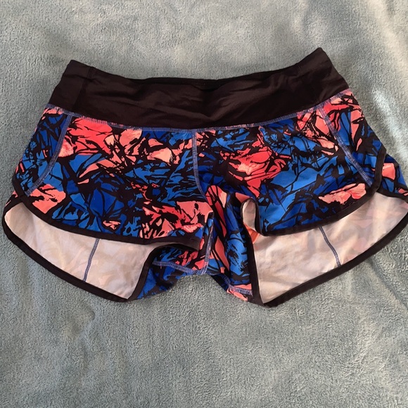 Lululemon shorts and matching sports bra - Picture 6 of 11